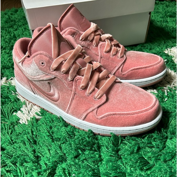 Jordan 1 Low Pink Velvet - Picture 1 of 6